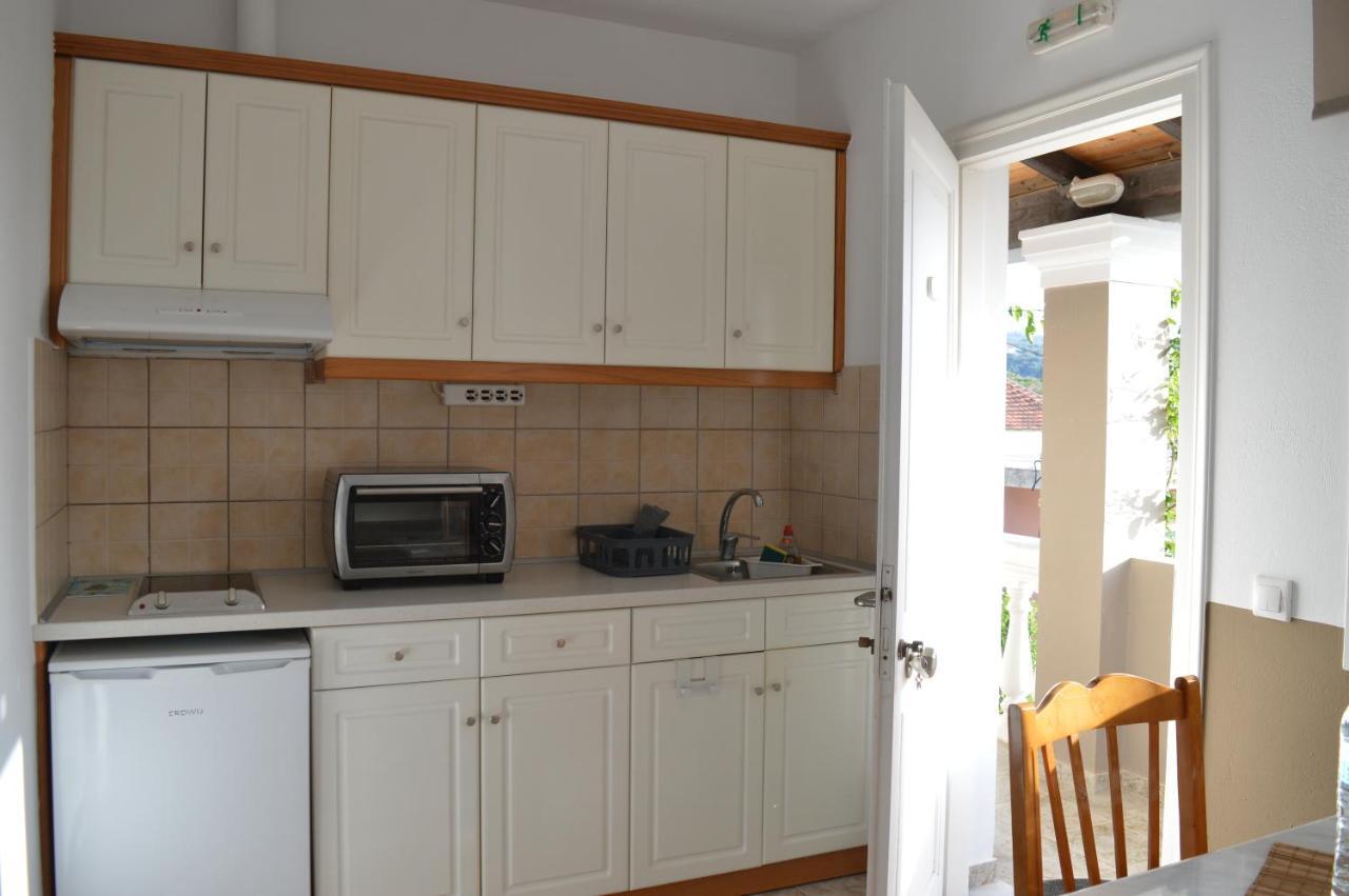 Babis Apartments & Studios Iremia Acharavi  Esterno foto
